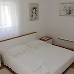 House Granny Mary - Two Bedroom St Tatil Evi *