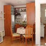 House Granny Mary - Two Bedroom St Tatil Evi *